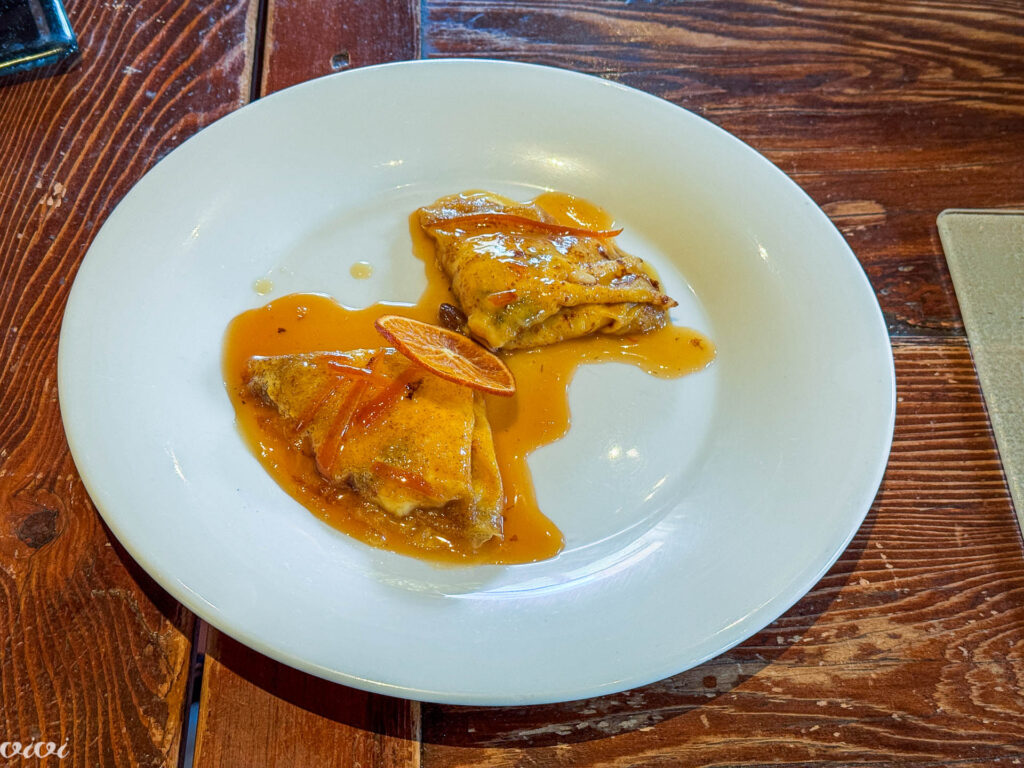 l' Ciocio Osteria di Suvereto, palačinke z mascarponom, pomarančo in pinjoli