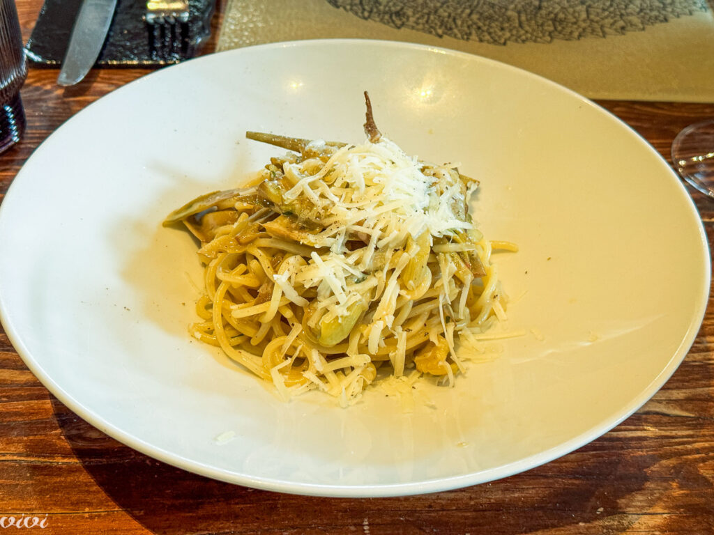 l' Ciocio Osteria di Suvereto, špageti z artičokami cacio e pepe