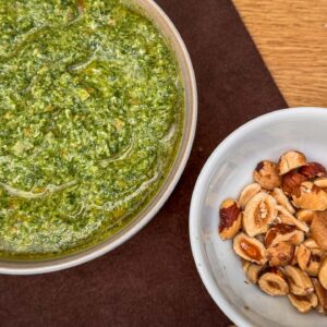 Pesto iz motovilca, opraženi lešniki6