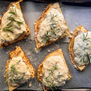 Palačinke z bučo, rožmarinom in scamorzo, bešamel, priprava6