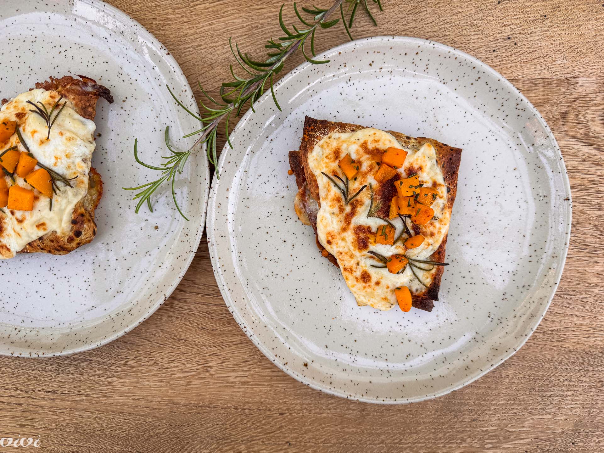 Palačinke z bučo, rožmarinom in scamorzo35