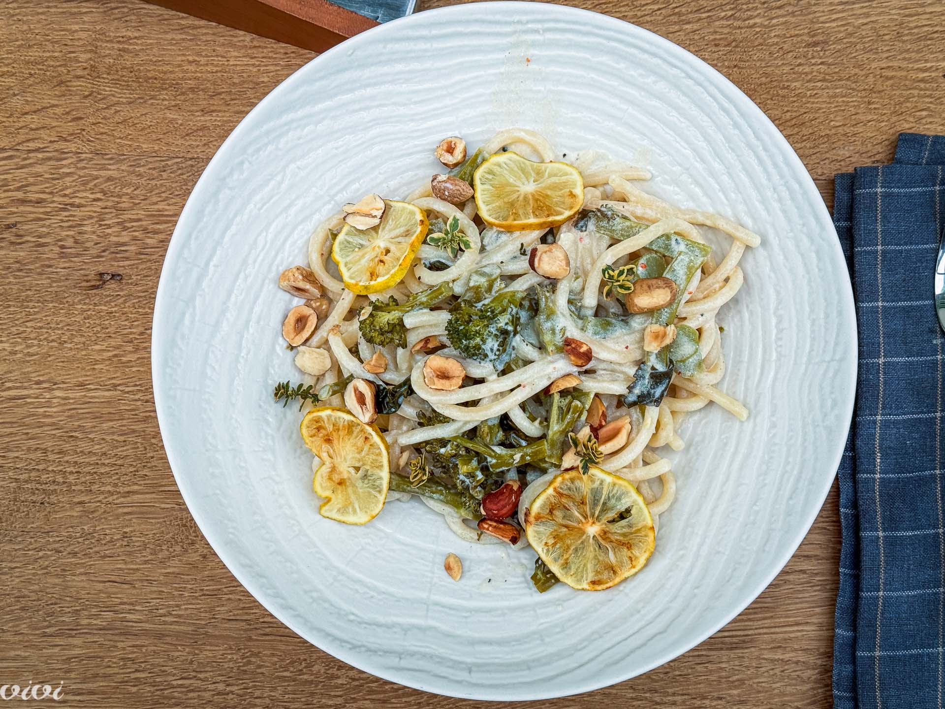 Piciji z brokolijevo repico, limono in lešniki24