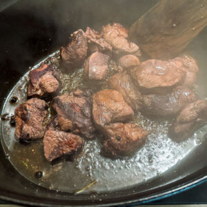 Jelenov bourguignon, pečenje mesa, priprava4