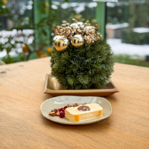 Nugatov parfait, brusnični kompot, orehov krokant24