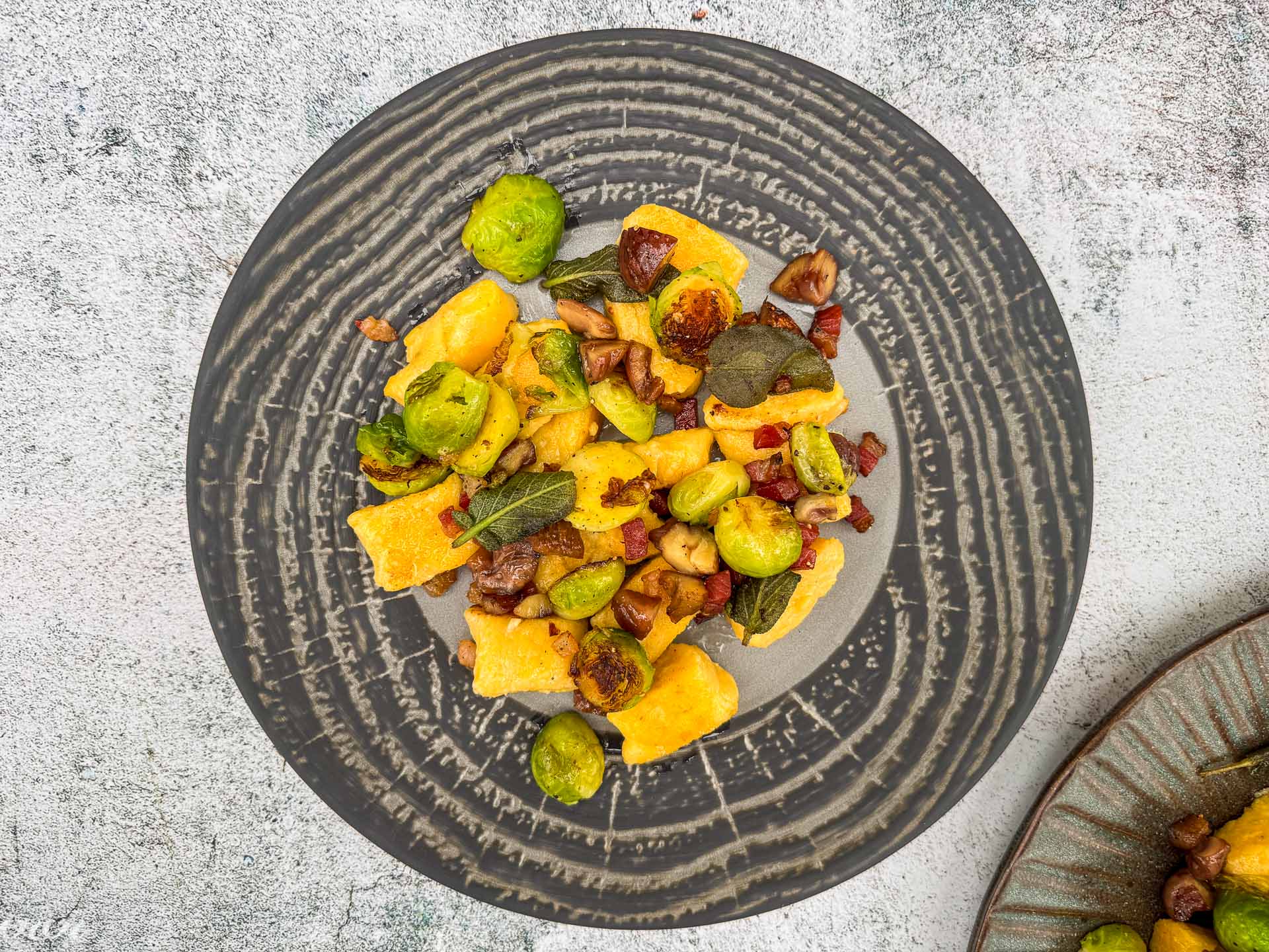 Koruzni njoki, guanciale, kostanji in brstičnik10