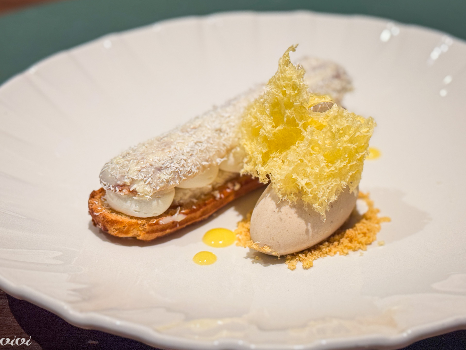 Artnatur hotel, prvi večer, bela čokolada in kokosov eclair