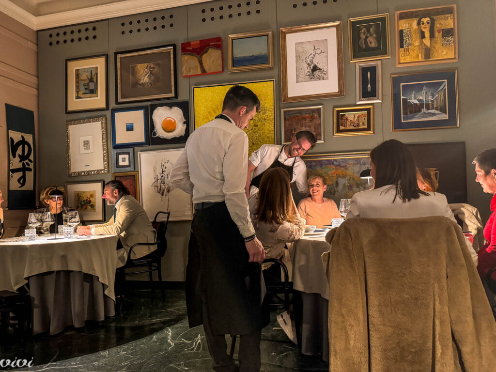 JB restavracija, TR26p, gostje se poslavljajo