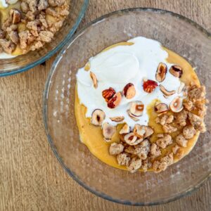 Karamelni puding, cimetov drobljenec, lešniki in smetana33