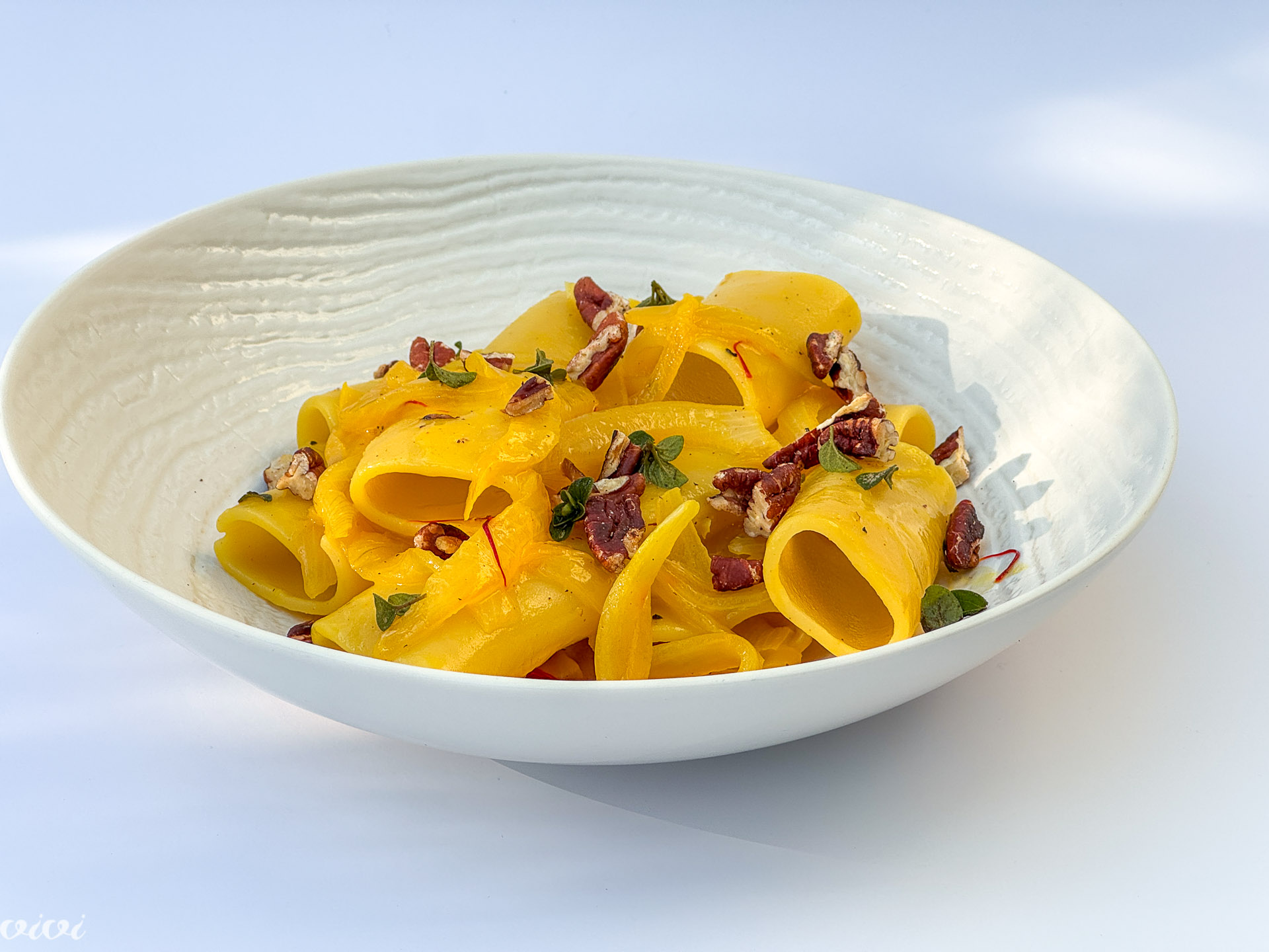 Paccheri z žafranovo čebulno omako2