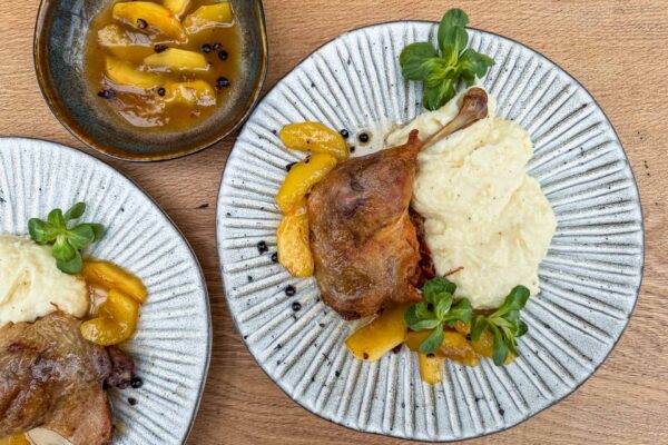 Račja bedra iz confita, okisana jabolka, pire s hrenom16