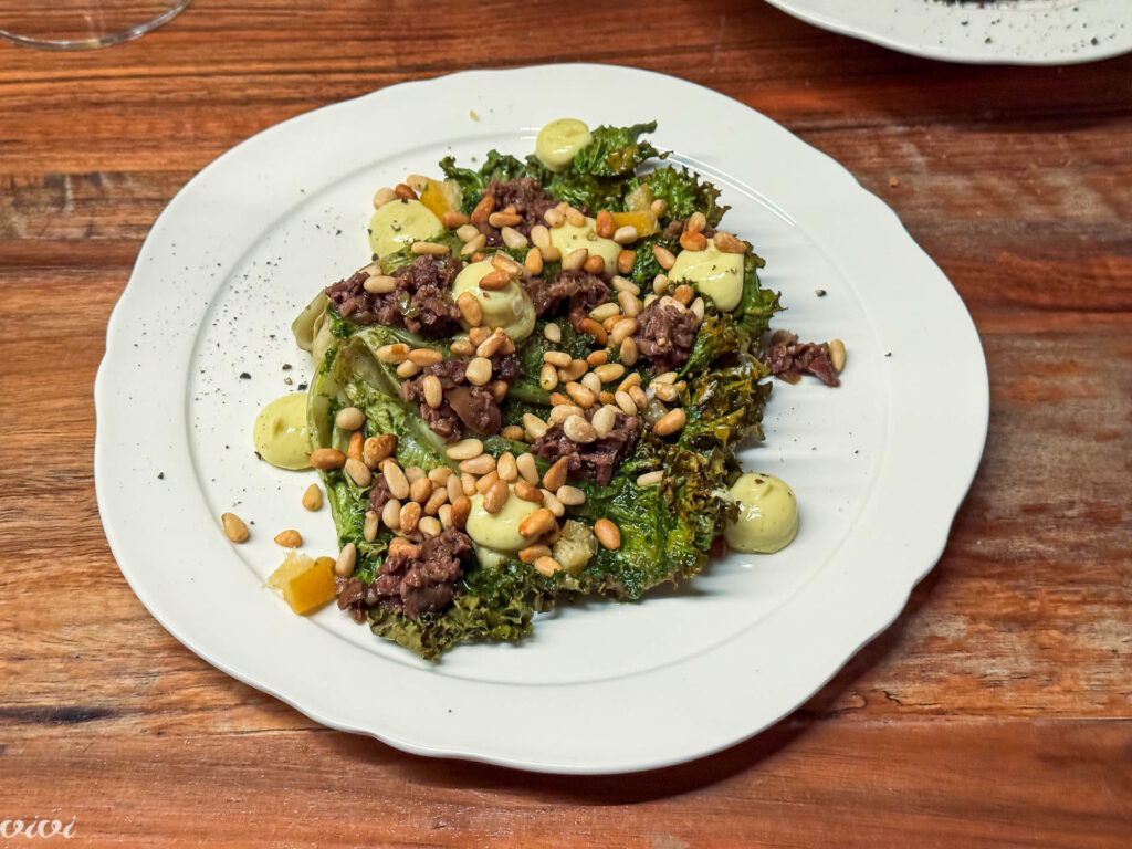 Ahime, kuhana solata, majoneza, pinjoli, chimichuri