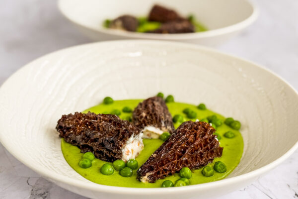 Mavrahi polnjeni z rikoto, na grahovi kremi17