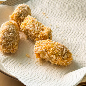 Ocvrta tunina z gochujangom, priprava, panirani žličniki11