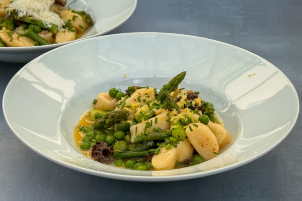 Pomladni njoki, mavrahi, šparglji, grah7