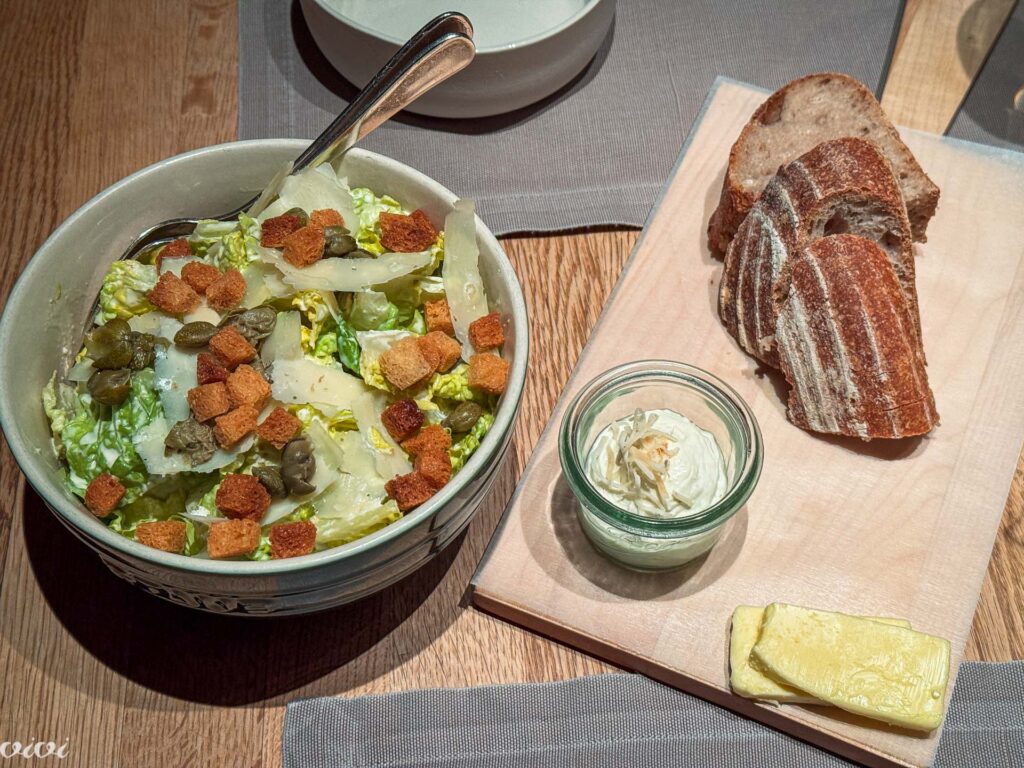 Rote Wand, pogrinjek, solata cesar, drožnati kruh, hrenov namaz5