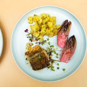 Skrei z začimbami, krompir z vinaigrette in belgijski radič10