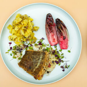 Skrei z začimbami, krompir z vinaigrette in belgijski radič2