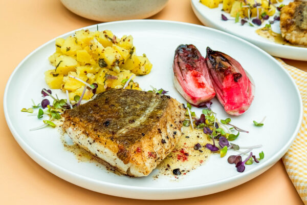 Skrei z začimbami, krompir z vinaigrette in belgijski radič23