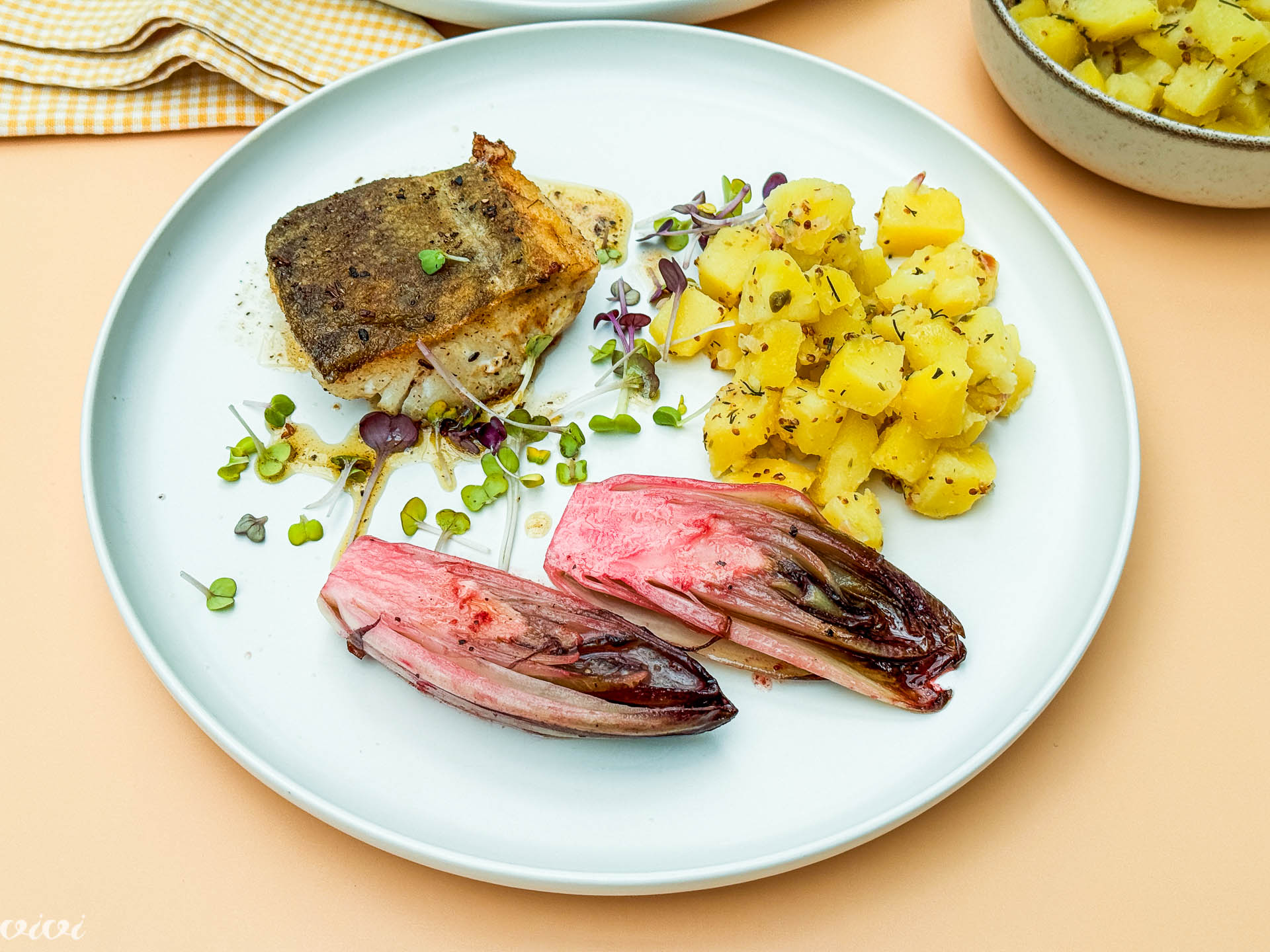 Skrei z začimbami, krompir z vinaigrette in belgijski radič40