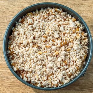 Skutni kolač z jabolki, priprava, drobljenec1