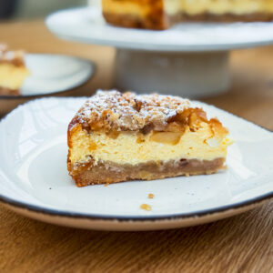 Skutni kolač z jabolki50