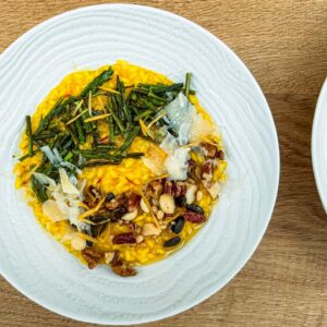 Žafranova rižota z orehi in divjimi šparglji2