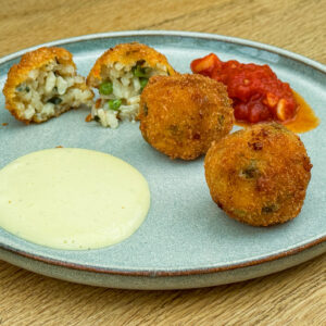 Arancini z grahom in pehtranom, ocvrti52