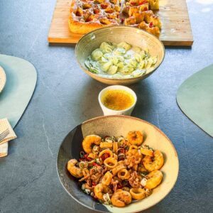 Fritto misto, lignji in kozice, aioli s slano limono35